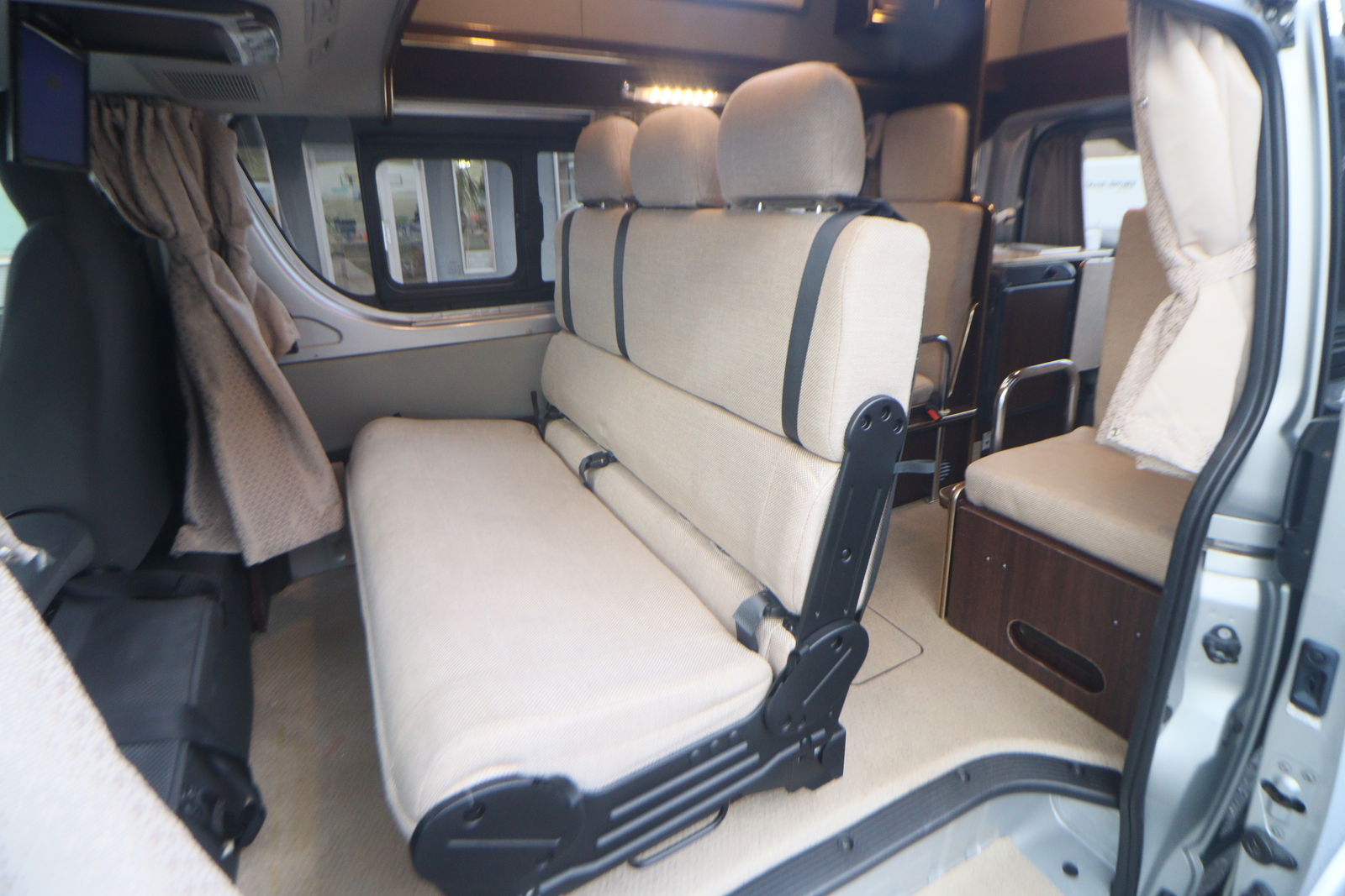 キャンピングカー バンコン ﾊｲｴｰｽ RVﾄﾗｽﾄ ﾛｲﾔﾙJ