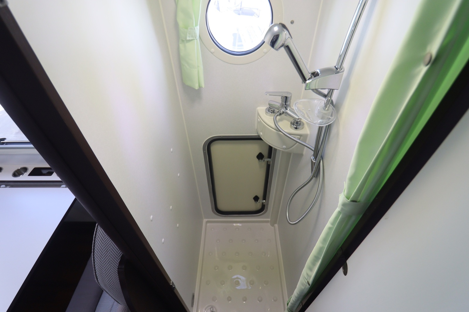 キャンピングカー キャブコン ｶﾑﾛｰﾄﾞ ﾅｯﾂRV ｸﾚｱ5.3Xｴﾎﾞﾘｭｰｼｮﾝ