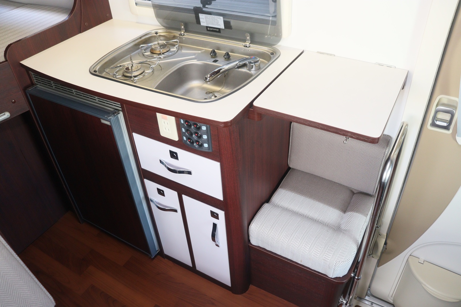 キャンピングカー キャブコン ｶﾑﾛｰﾄﾞ ﾅｯﾂRV ｸﾚｱ5.3Xｴﾎﾞﾘｭｰｼｮﾝ