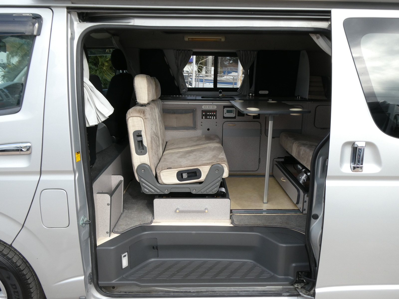 キャンピングカー バンコン ﾎﾜｲﾄﾊｳｽ　ｺﾝﾊﾟｽ　ﾎﾟｯﾌﾟｱｯﾌﾟ　FF　ﾘﾁｳﾑBT