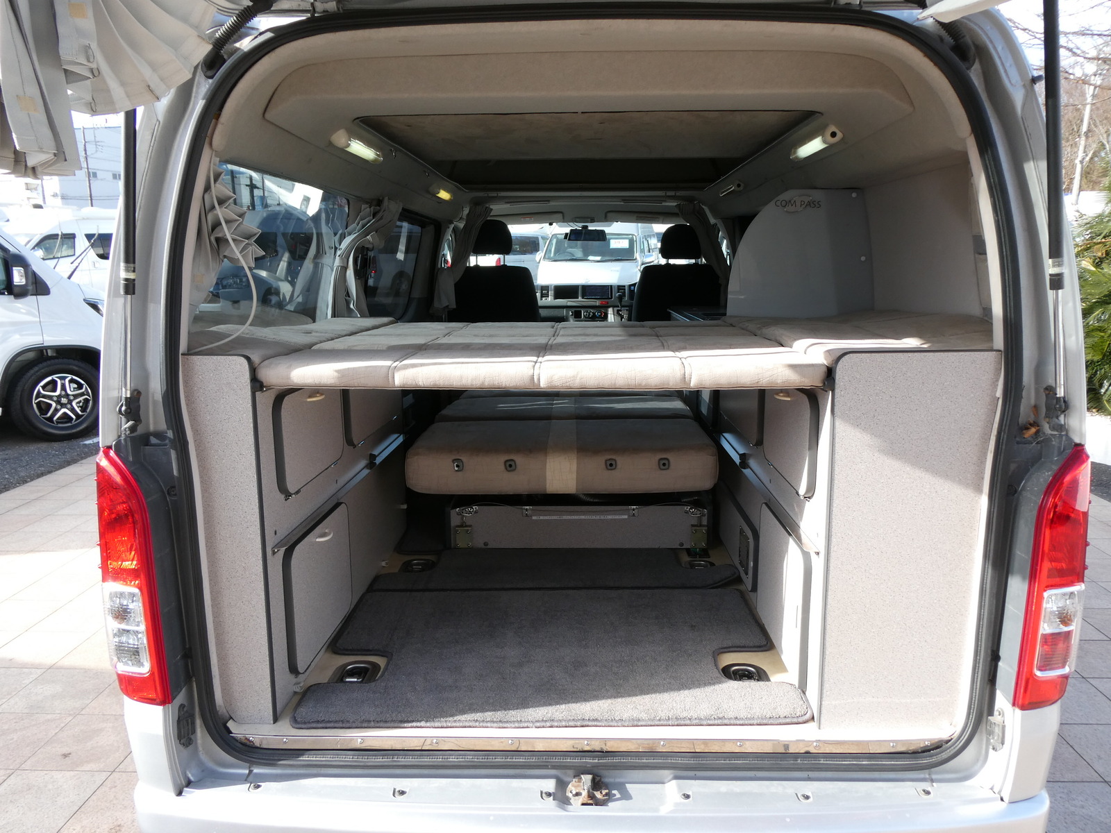 キャンピングカー バンコン ﾎﾜｲﾄﾊｳｽ　ｺﾝﾊﾟｽ　ﾎﾟｯﾌﾟｱｯﾌﾟ　FF　ﾘﾁｳﾑBT