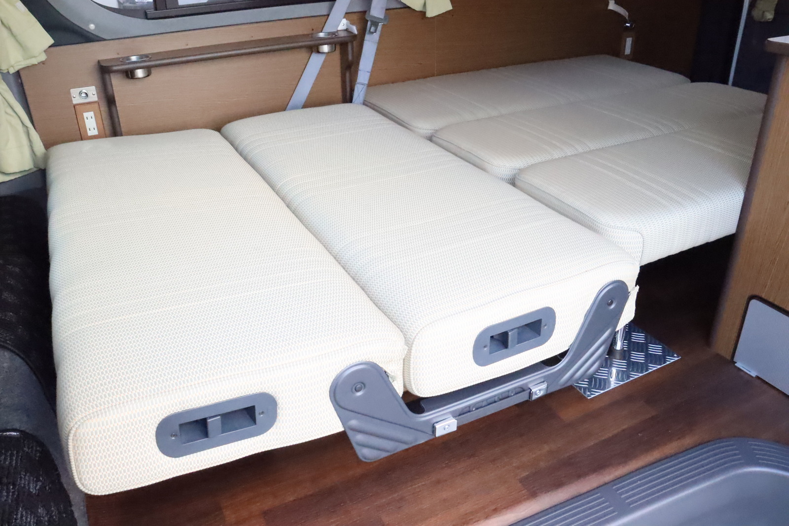 キャンピングカー バンコン ﾊｲｴｰｽ ｱﾈｯｸｽ ｽﾄﾘｰﾄ