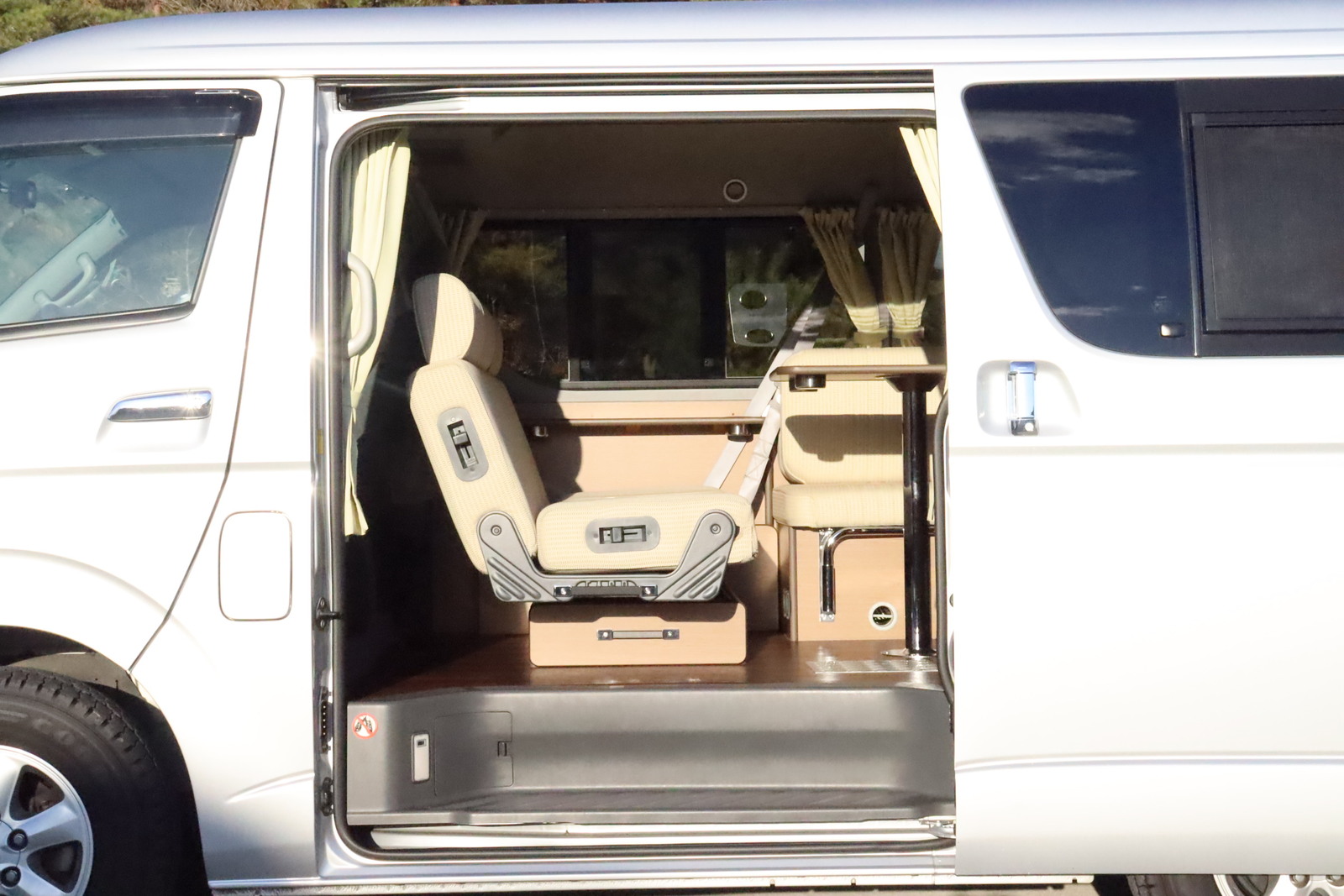 キャンピングカー バンコン ﾊｲｴｰｽ ｱﾈｯｸｽ ｽﾄﾘｰﾄ