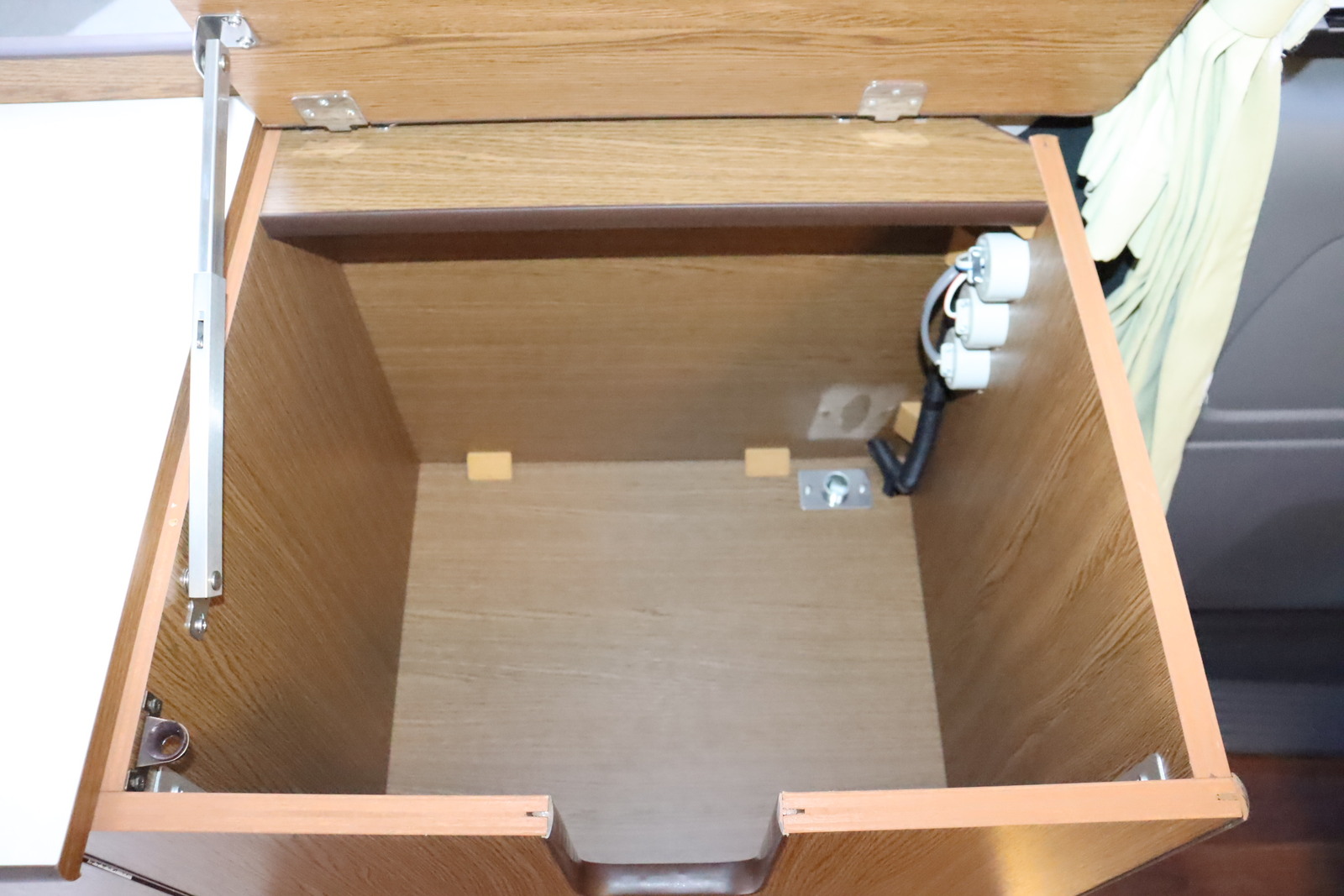 キャンピングカー バンコン ﾊｲｴｰｽ ｱﾈｯｸｽ ｽﾄﾘｰﾄ