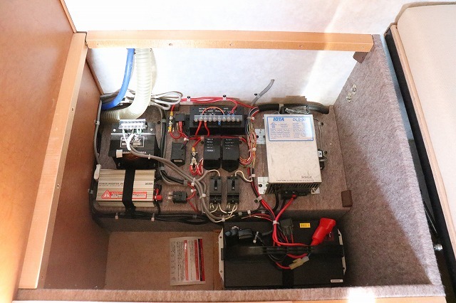 キャンピングカー キャブコン ﾊｲｴｰｽ ﾌｧｰｽﾄｶｽﾀﾑ CG550ﾎﾞﾚﾛV 4WD