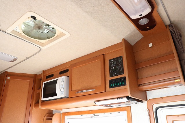 キャンピングカー キャブコン ﾊｲｴｰｽ ﾌｧｰｽﾄｶｽﾀﾑ CG550ﾎﾞﾚﾛV 4WD