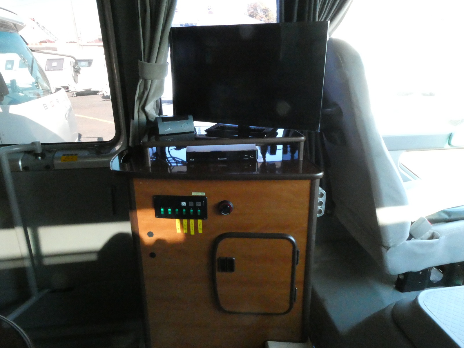 キャンピングカー バスコン RVﾋﾞｯｸﾌｯﾄ　ｸﾞﾗﾝﾃﾞｨｰﾈ　家AC　ﾘﾁｳﾑBT　FF