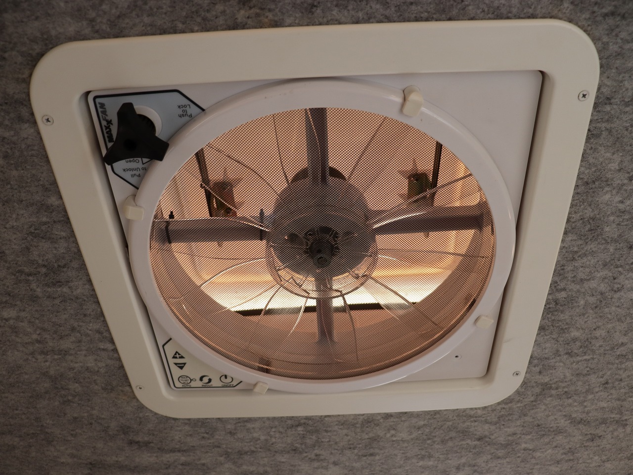 キャンピングカー キャブコン ﾎﾞﾝｺﾞ ﾏｯｸﾚｰﾃﾞｨｱﾗ  ｳｲﾝﾄﾞｳAC 4WD