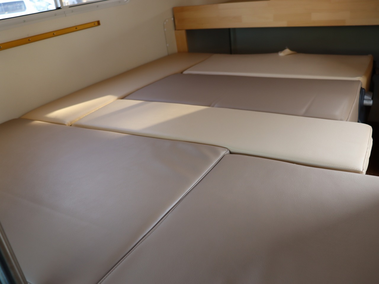 キャンピングカー キャブコン ﾎﾞﾝｺﾞ ﾏｯｸﾚｰﾃﾞｨｱﾗ  ｳｲﾝﾄﾞｳAC 4WD