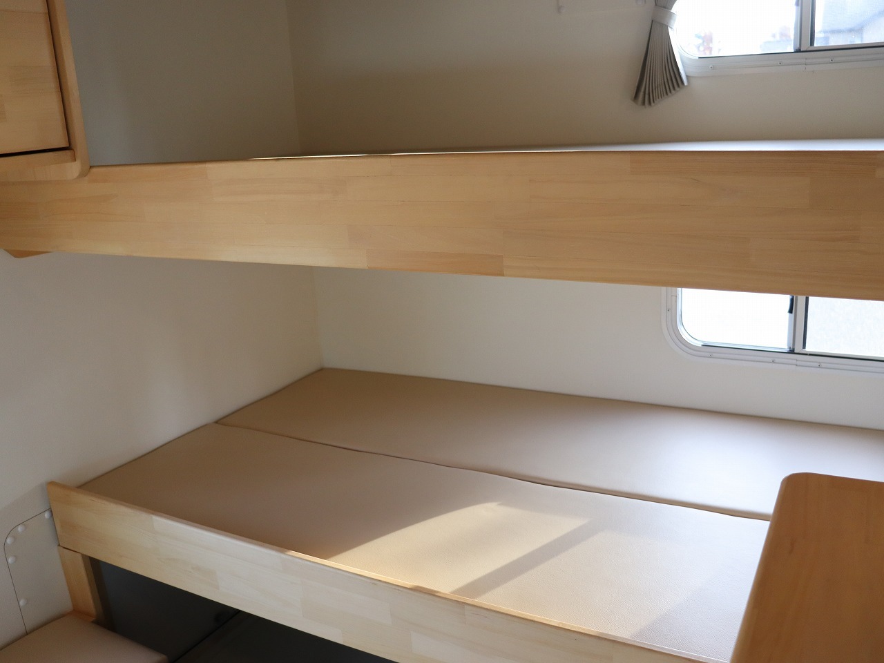 キャンピングカー キャブコン ﾎﾞﾝｺﾞ ﾏｯｸﾚｰﾃﾞｨｱﾗ  ｳｲﾝﾄﾞｳAC 4WD