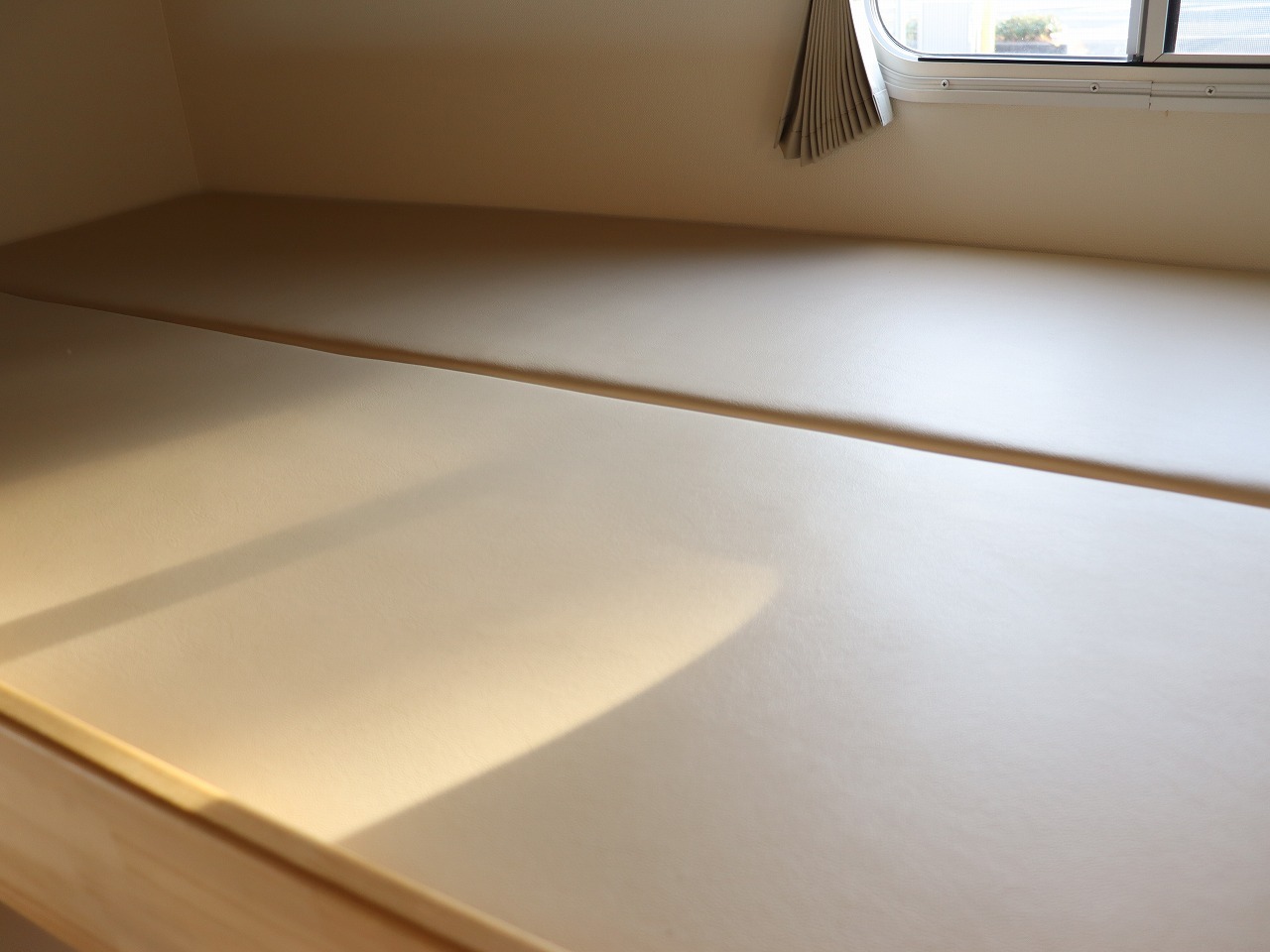 キャンピングカー キャブコン ﾎﾞﾝｺﾞ ﾏｯｸﾚｰﾃﾞｨｱﾗ  ｳｲﾝﾄﾞｳAC 4WD