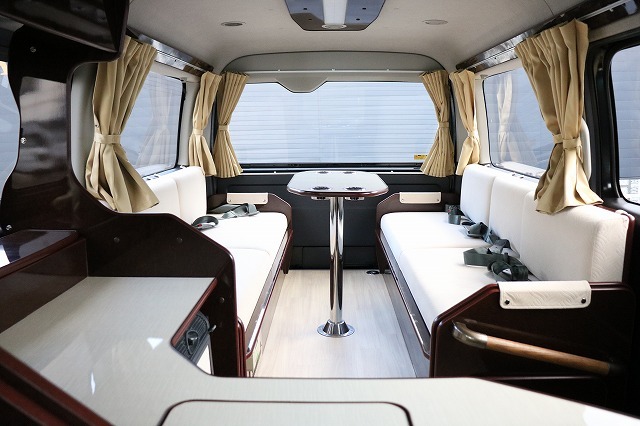 キャンピングカー バンコン ﾊｲｴｰｽ FOCS DSﾌﾟﾚﾐｱﾑ 4WD