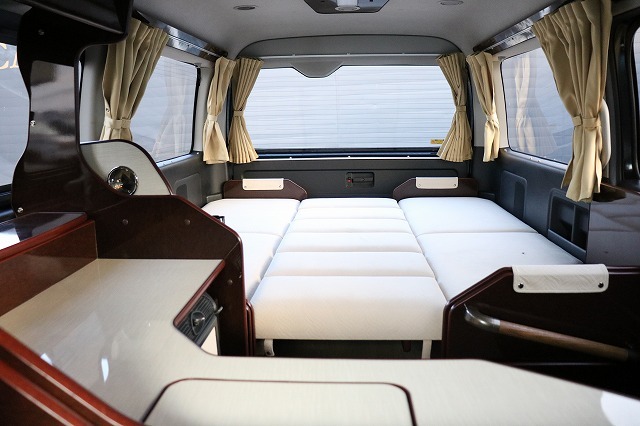 キャンピングカー バンコン ﾊｲｴｰｽ FOCS DSﾌﾟﾚﾐｱﾑ 4WD