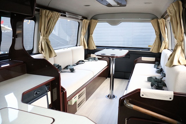 キャンピングカー バンコン ﾊｲｴｰｽ FOCS DSﾌﾟﾚﾐｱﾑ 4WD