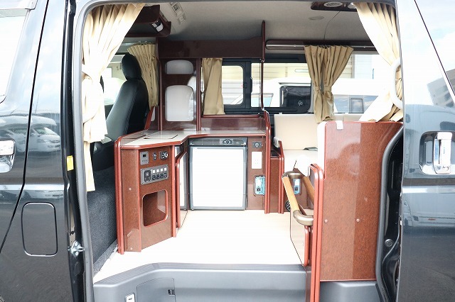 キャンピングカー バンコン ﾊｲｴｰｽ FOCS DSﾌﾟﾚﾐｱﾑ 4WD