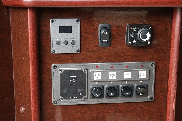 キャンピングカー バンコン ﾊｲｴｰｽ FOCS DSﾌﾟﾚﾐｱﾑ 4WD