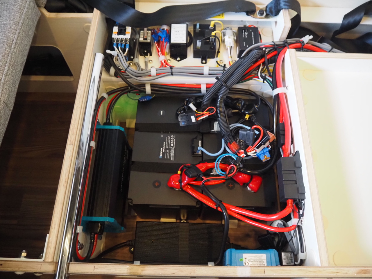 キャンピングカー バンコン ﾊｲｴｰｽ ｱﾈｯｸｽ ｳｨｽﾞ ACｸｰﾗｰ 4WDDT