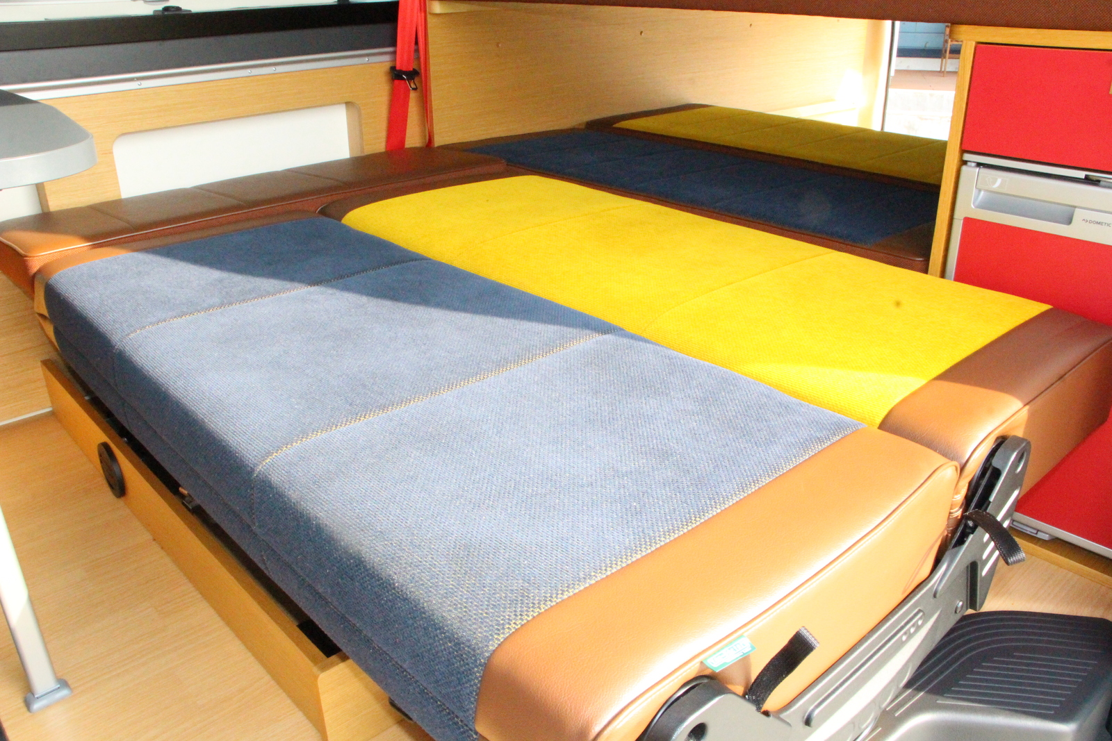 キャンピングカー バンコン ﾊｲｴｰｽ ﾄｲｽﾞBOX95 30台限定車 ｸﾞﾗﾝﾃﾞ仕様