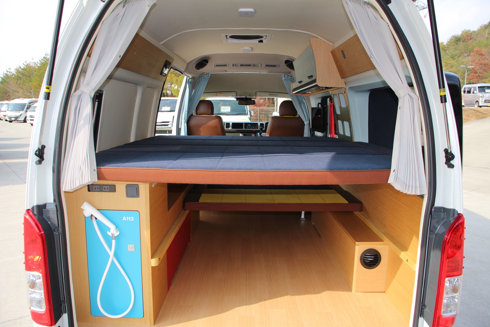 キャンピングカー バンコン ﾊｲｴｰｽ ﾄｲｽﾞBOX95 30台限定車 ｸﾞﾗﾝﾃﾞ仕様