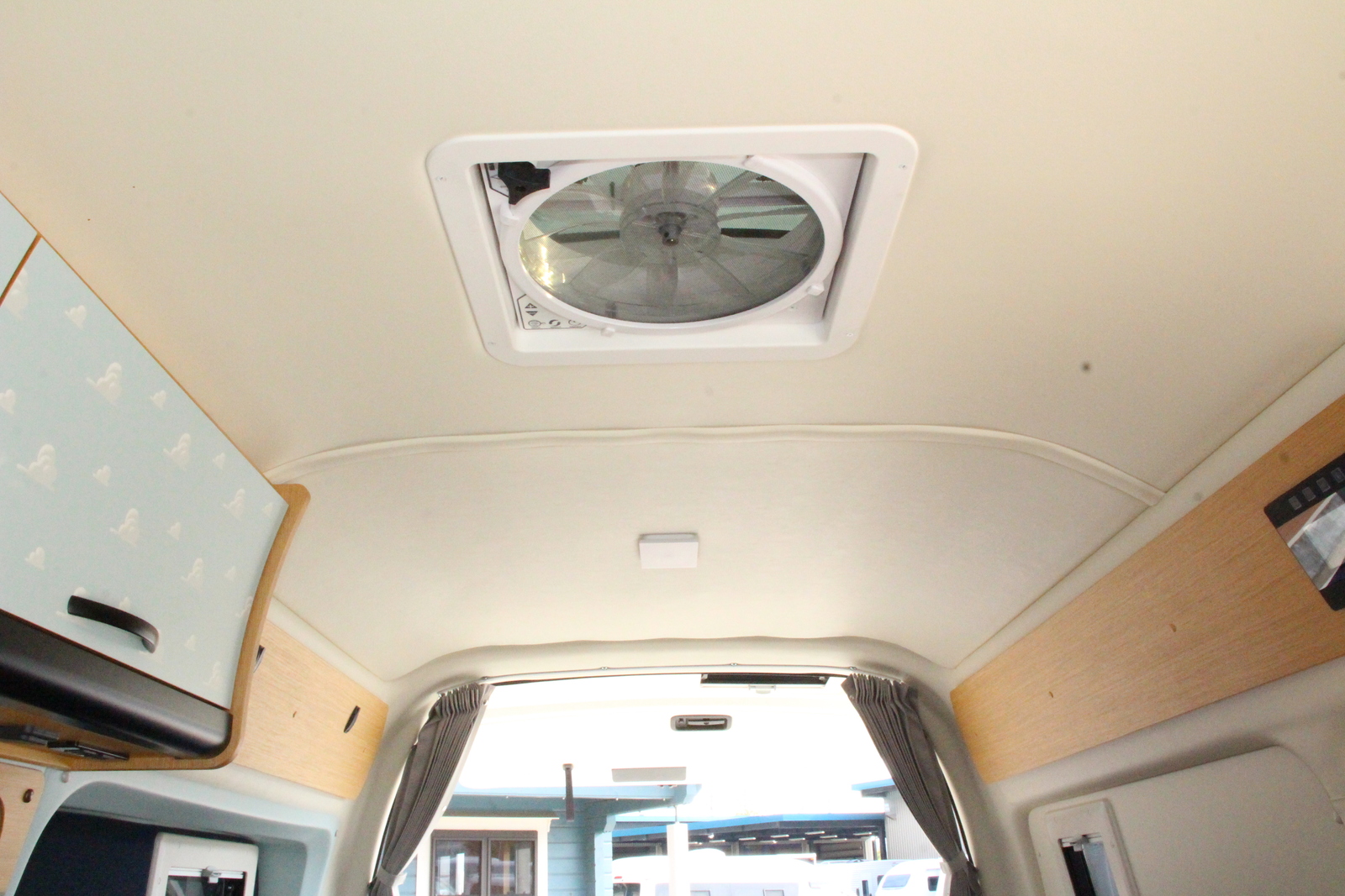 キャンピングカー バンコン ﾊｲｴｰｽ ﾄｲｽﾞBOX95 30台限定車 ｸﾞﾗﾝﾃﾞ仕様