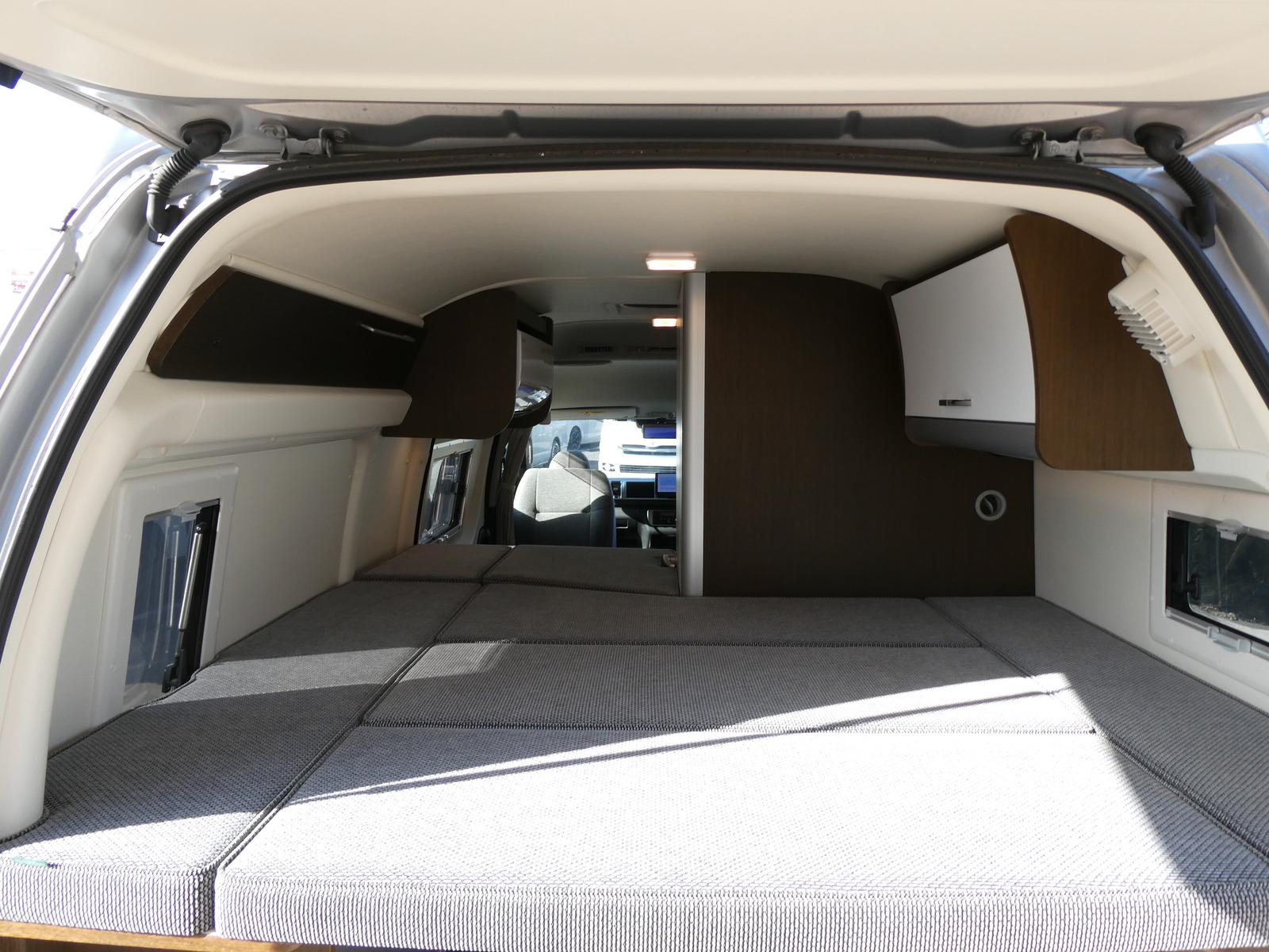 キャンピングカー バンコン ﾄｲﾌｧｸﾄﾘｰ　ｺﾙﾄﾞﾊﾞｸﾙｰｽﾞ　家AC　ｿｰﾗｰ　FF