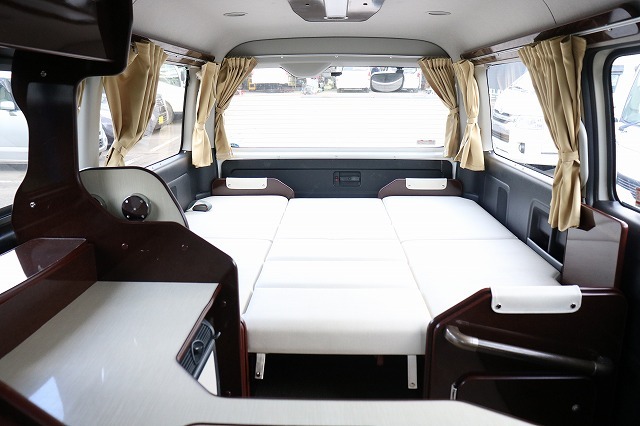 キャンピングカー バンコン ﾊｲｴｰｽ FOCS DSﾌﾟﾚﾐｱﾑ 4WD