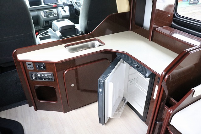 キャンピングカー バンコン ﾊｲｴｰｽ FOCS DSﾌﾟﾚﾐｱﾑ 4WD