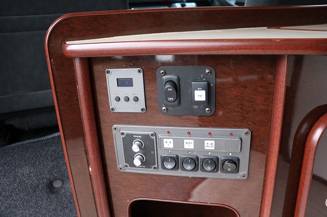 キャンピングカー バンコン ﾊｲｴｰｽ FOCS DSﾌﾟﾚﾐｱﾑ 4WD