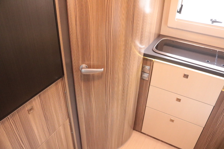 キャンピングカー キャブコン ｶﾑﾛｰﾄﾞ ﾊﾞﾝﾃｯｸ ｼﾞﾙ 家庭用ｴｱｺﾝ FF暖房