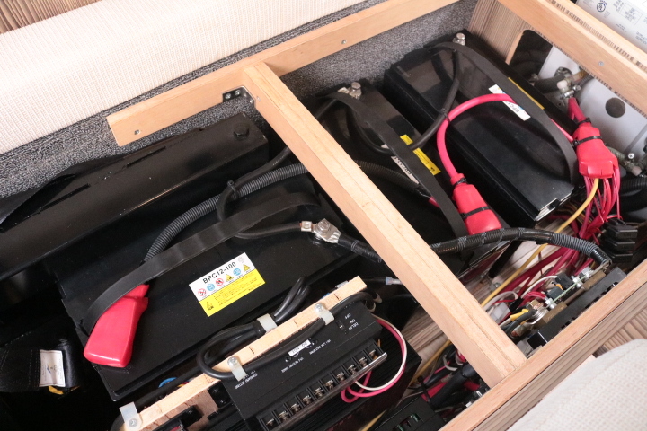 キャンピングカー キャブコン ｶﾑﾛｰﾄﾞ ﾊﾞﾝﾃｯｸ ｼﾞﾙ 家庭用ｴｱｺﾝ FF暖房