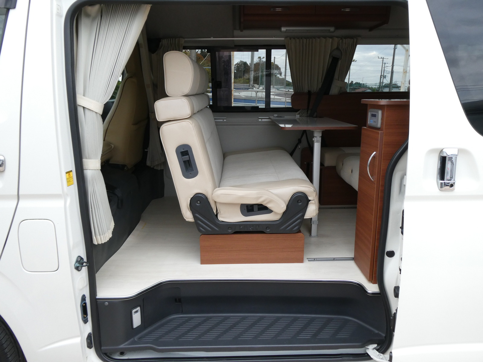 キャンピングカー バンコン ﾊｲｴｰｽ RVﾗﾝﾄﾞ ﾗﾝﾄﾞﾜｺﾞﾝﾛｾﾞ