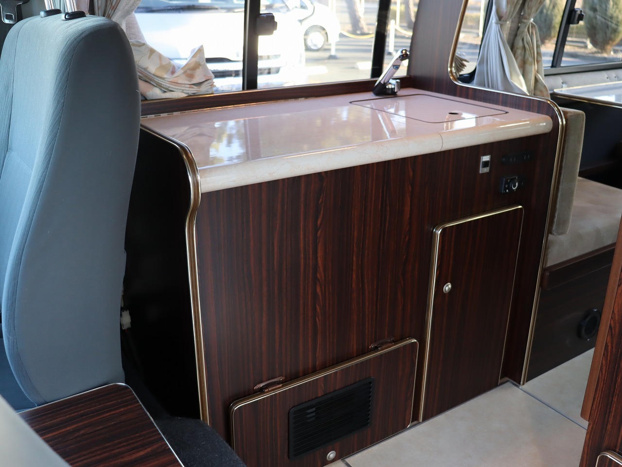 キャンピングカー バンコン ﾊｲｴｰｽ ﾘﾝｴｲ ﾊﾞｶﾝﾁｪｽﾀﾞｲﾈｯﾄ FF