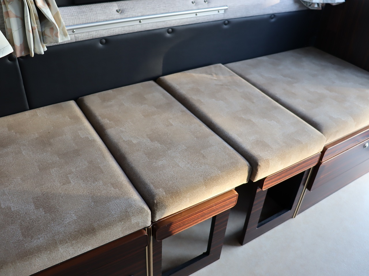 キャンピングカー バンコン ﾊｲｴｰｽ ﾘﾝｴｲ ﾊﾞｶﾝﾁｪｽﾀﾞｲﾈｯﾄ FF