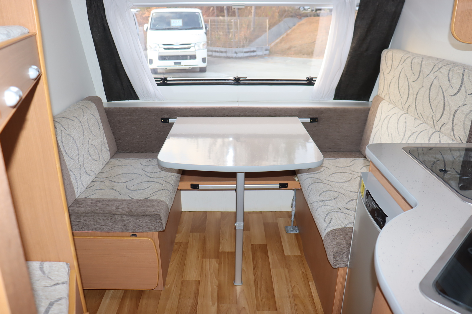 キャンピングカー トレーラー ｴｰｽｷｬﾗﾊﾞﾝ ｴｰｽ330DL