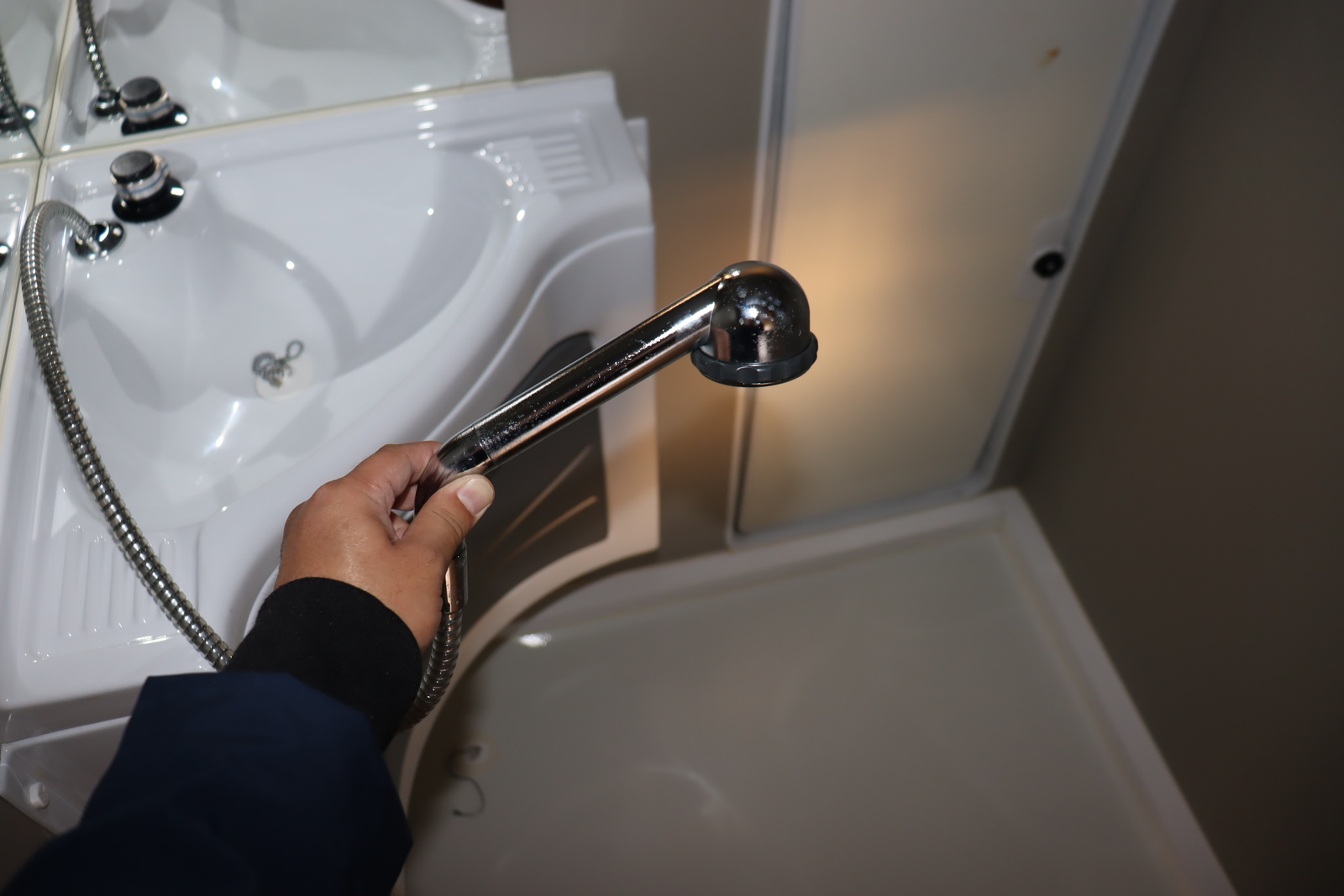 キャンピングカー トレーラー ｴｰｽｷｬﾗﾊﾞﾝ ｴｰｽ330DL