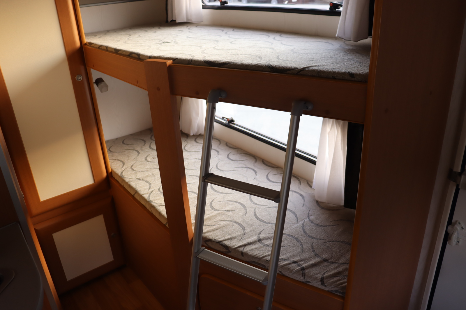 キャンピングカー トレーラー ｴｰｽｷｬﾗﾊﾞﾝ ｴｰｽ330DL