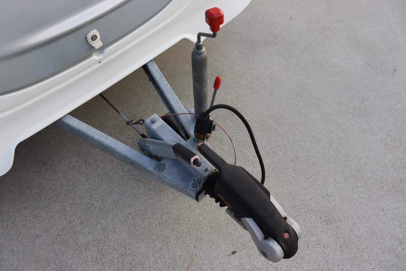 キャンピングカー トレーラー ｴｰｽｷｬﾗﾊﾞﾝ ｴｰｽ330DL