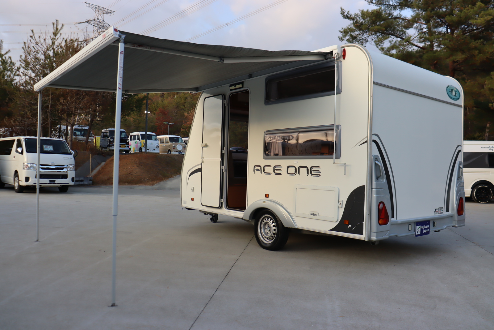 キャンピングカー トレーラー ｴｰｽｷｬﾗﾊﾞﾝ ｴｰｽ330DL