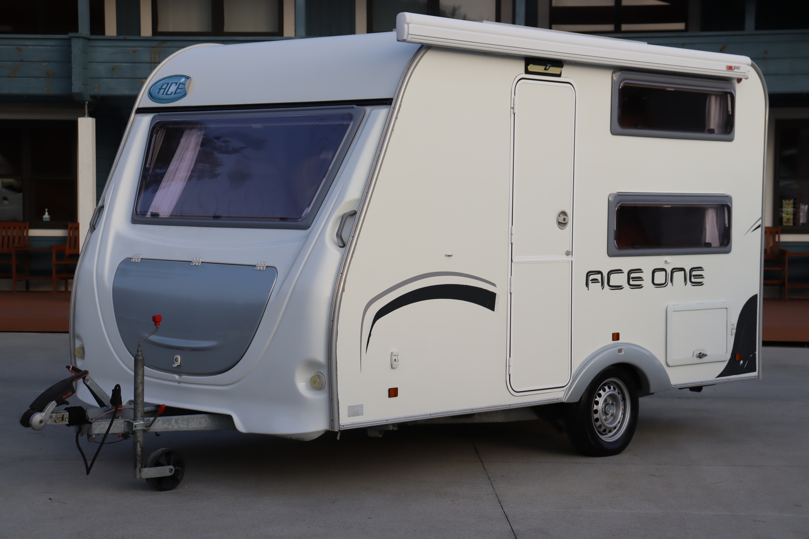 キャンピングカー トレーラー ｴｰｽｷｬﾗﾊﾞﾝ ｴｰｽ330DL