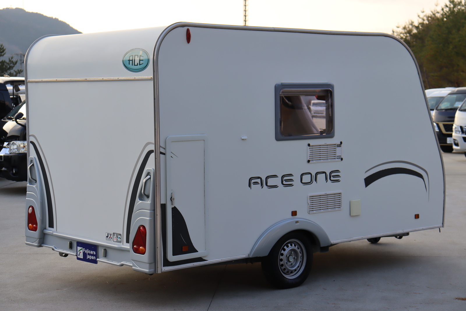 キャンピングカー トレーラー ｴｰｽｷｬﾗﾊﾞﾝ ｴｰｽ330DL