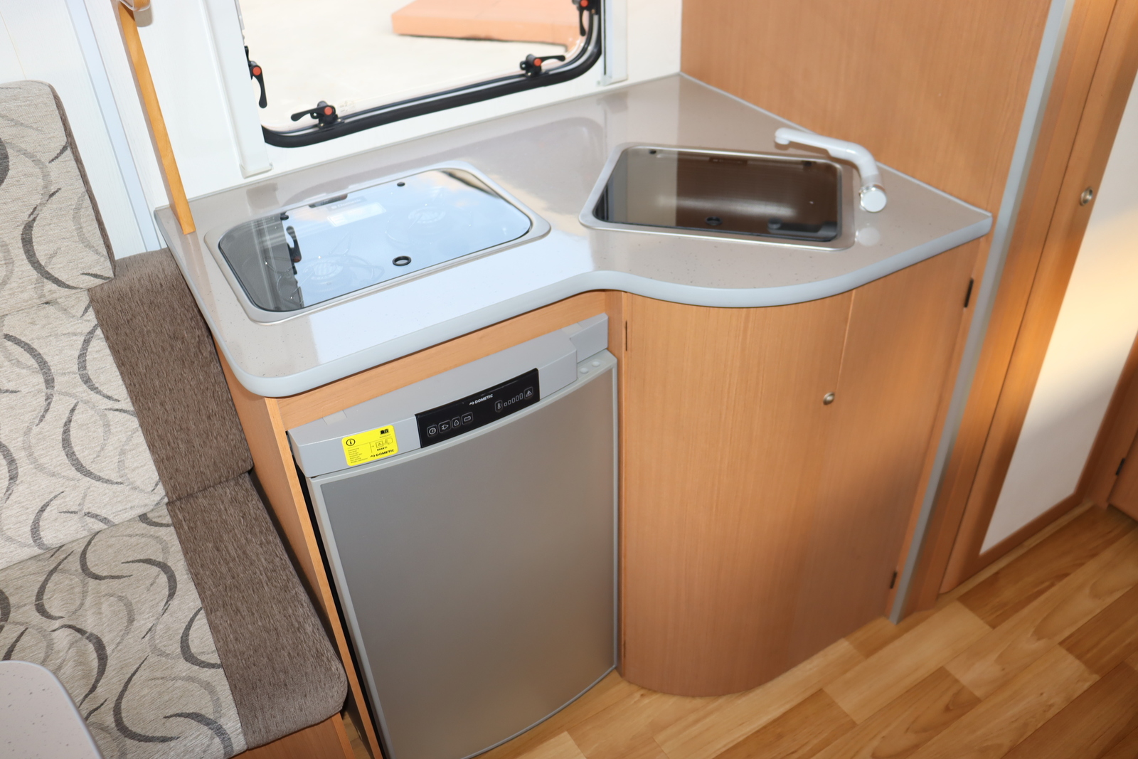 キャンピングカー トレーラー ｴｰｽｷｬﾗﾊﾞﾝ ｴｰｽ330DL