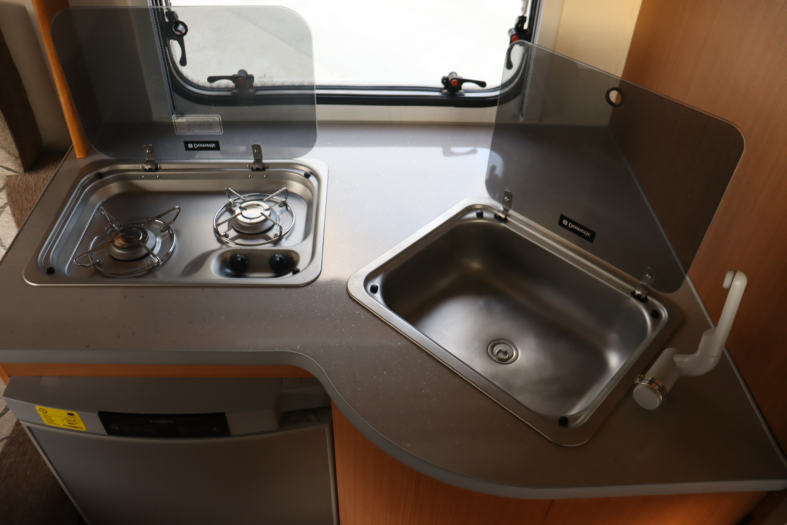 キャンピングカー トレーラー ｴｰｽｷｬﾗﾊﾞﾝ ｴｰｽ330DL