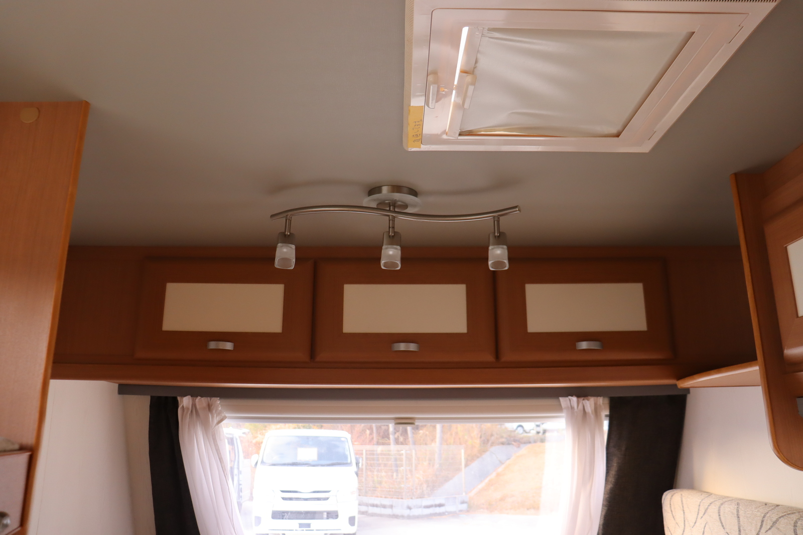 キャンピングカー トレーラー ｴｰｽｷｬﾗﾊﾞﾝ ｴｰｽ330DL