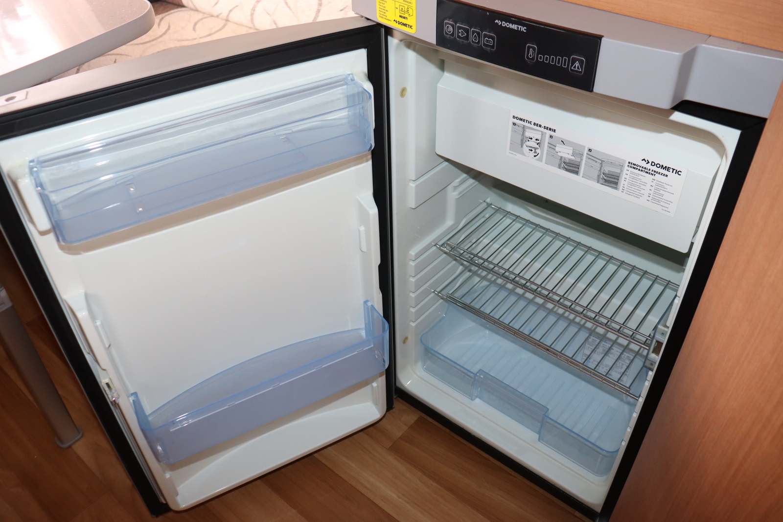 キャンピングカー トレーラー ｴｰｽｷｬﾗﾊﾞﾝ ｴｰｽ330DL