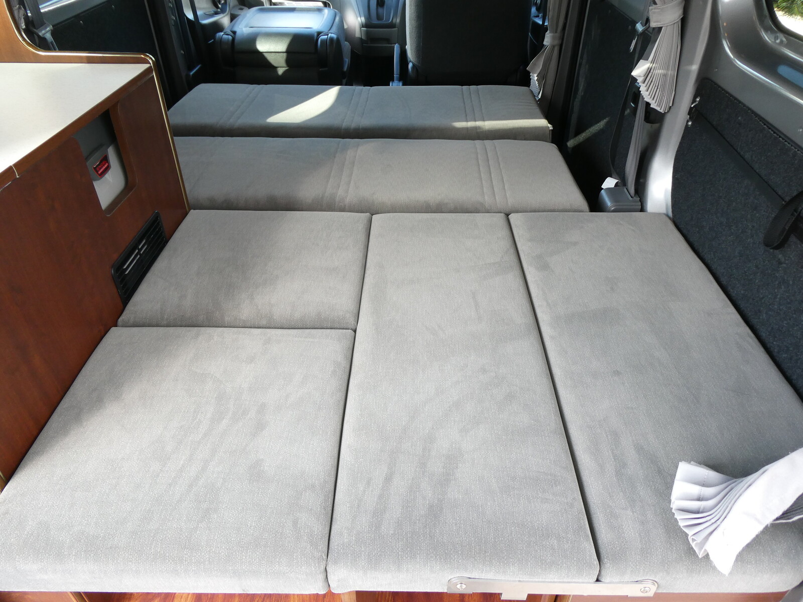 キャンピングカー バンコン ﾘﾝｴｲ　ｺﾝﾊﾟｸﾄﾊﾞｶﾝﾁｪｽN　ﾎﾟｰﾀﾌﾞﾙ冷蔵庫