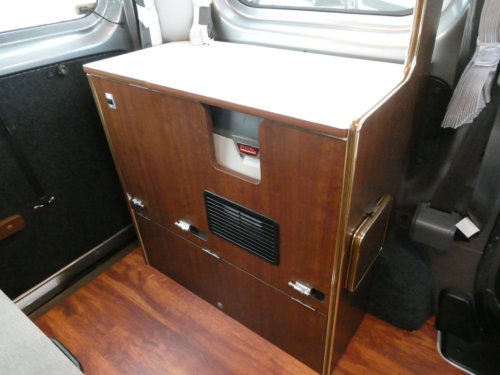 キャンピングカー バンコン ﾘﾝｴｲ　ｺﾝﾊﾟｸﾄﾊﾞｶﾝﾁｪｽN　ﾎﾟｰﾀﾌﾞﾙ冷蔵庫