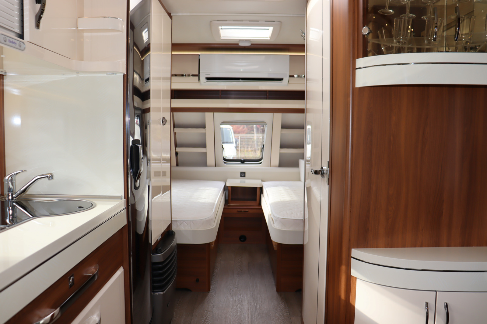 キャンピングカー トレーラー ﾎﾋﾞｰ 540ULｴｸｾﾚﾝﾄ　家庭用ｴｱｺﾝ