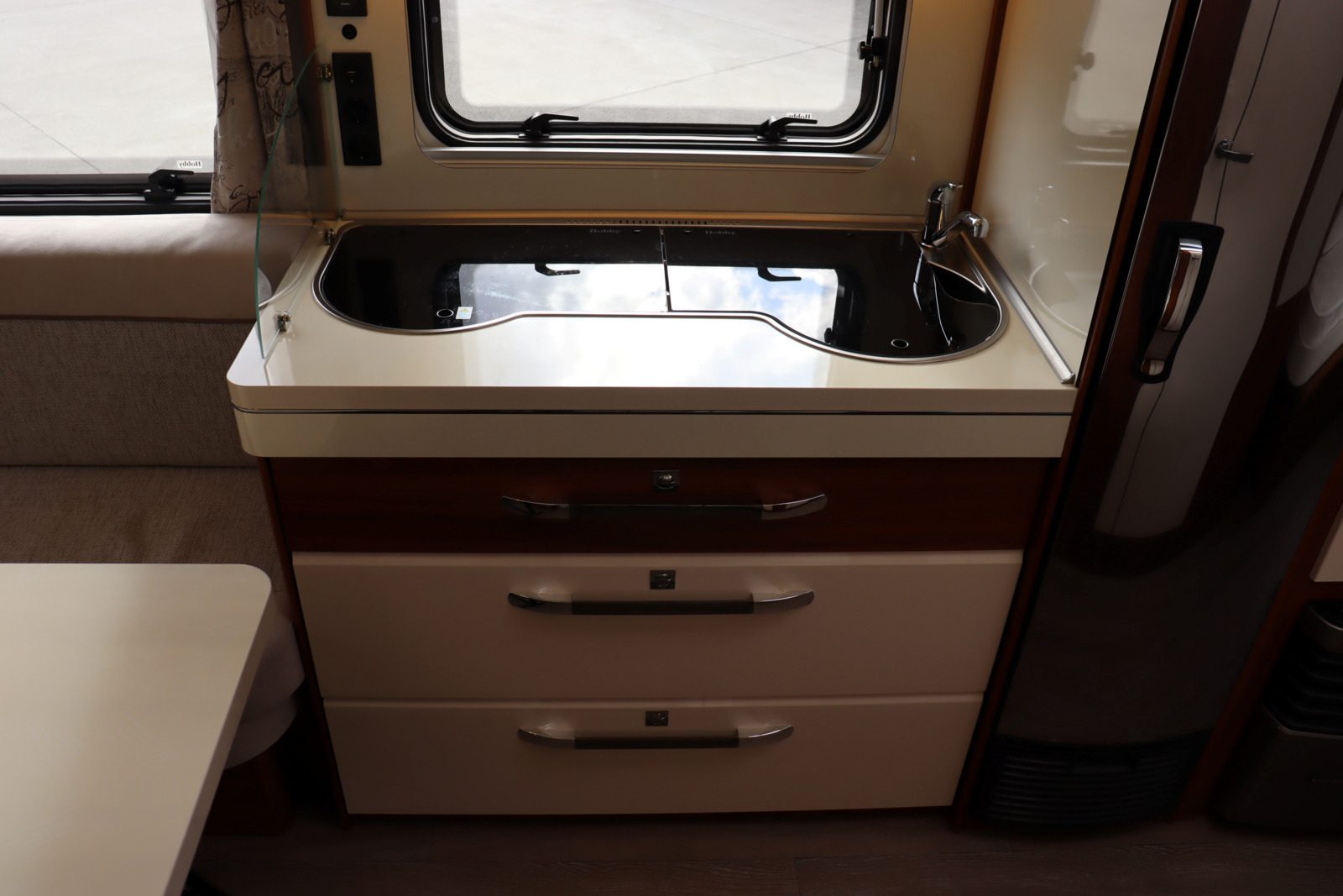 キャンピングカー トレーラー ﾎﾋﾞｰ 540ULｴｸｾﾚﾝﾄ　家庭用ｴｱｺﾝ