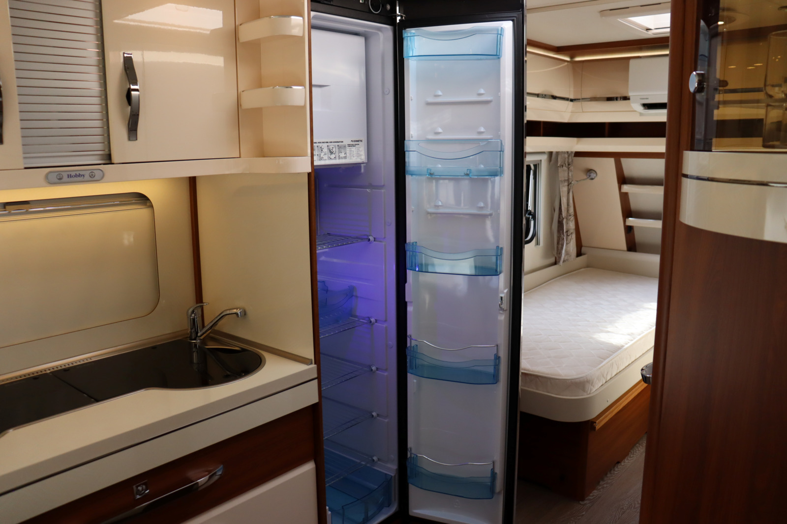 キャンピングカー トレーラー ﾎﾋﾞｰ 540ULｴｸｾﾚﾝﾄ　家庭用ｴｱｺﾝ