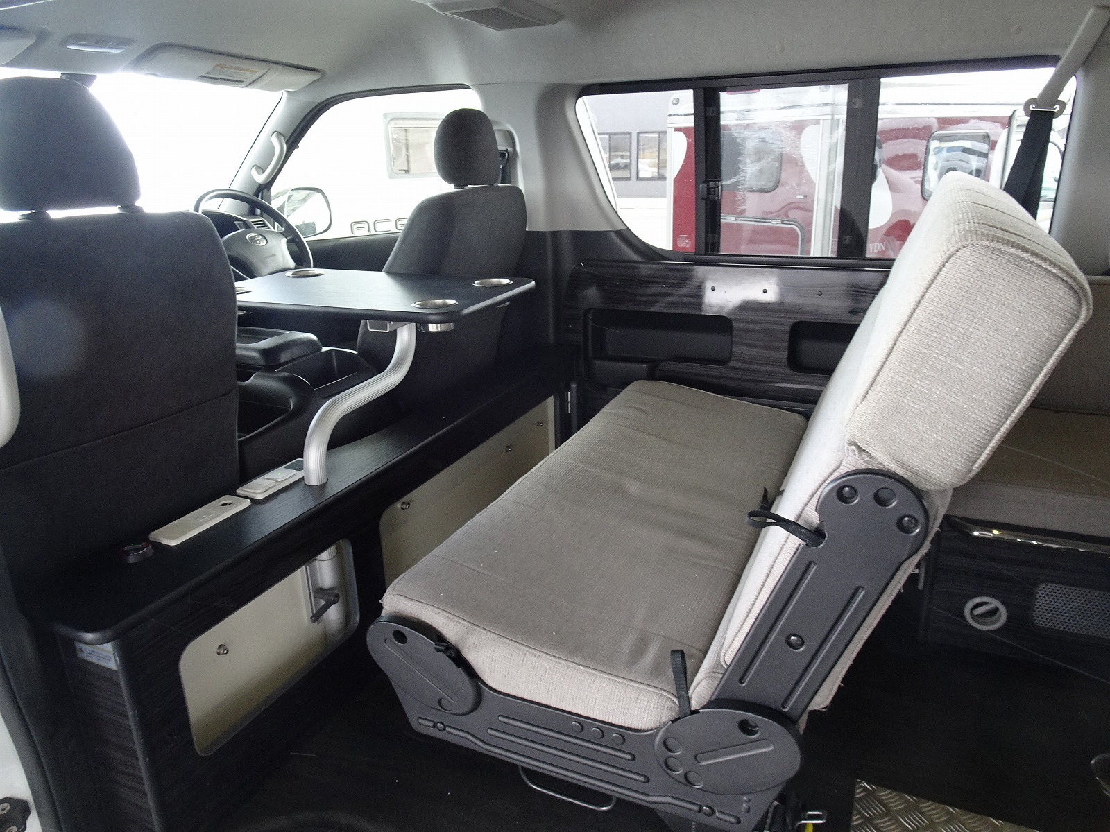 キャンピングカー バンコン ﾊｲｴｰｽ ｱﾈｯｸｽ ﾌｧﾐﾘｰﾜｺﾞﾝ 4WD